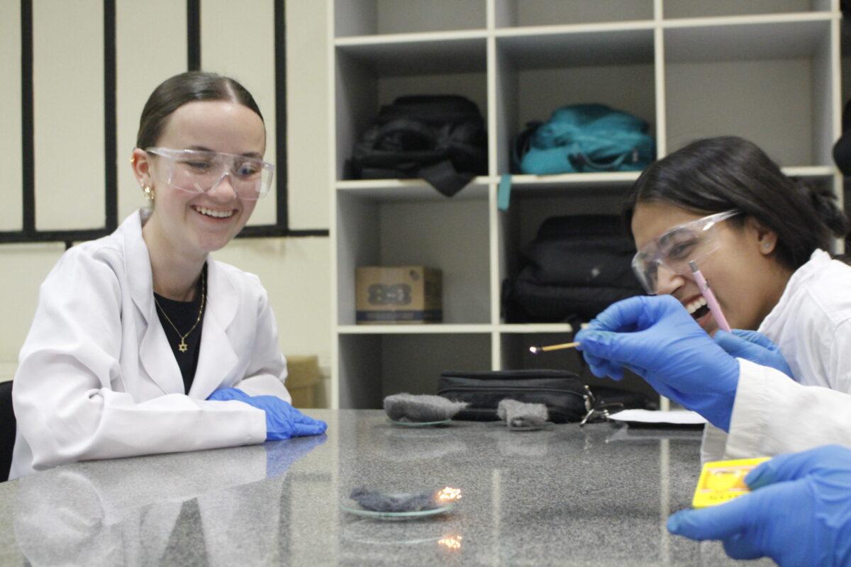 Técnico em Química da Satc abrange todas as ramificações da área em dois anos de estudo 2 Técnico em Química da Satc abrange todas as ramificações da área em dois anos de estudo