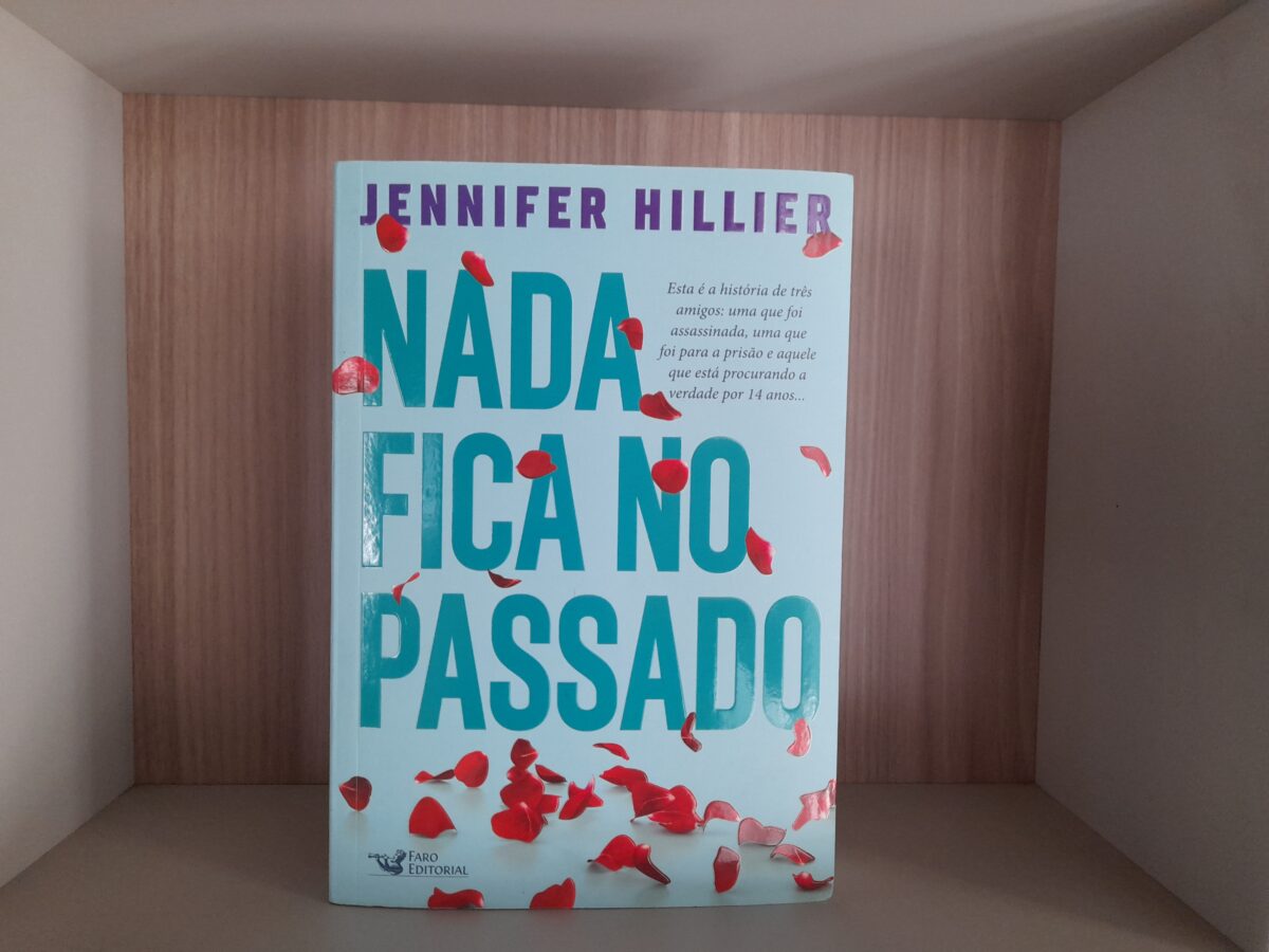 Resenha do livro Nada Fica no Passado