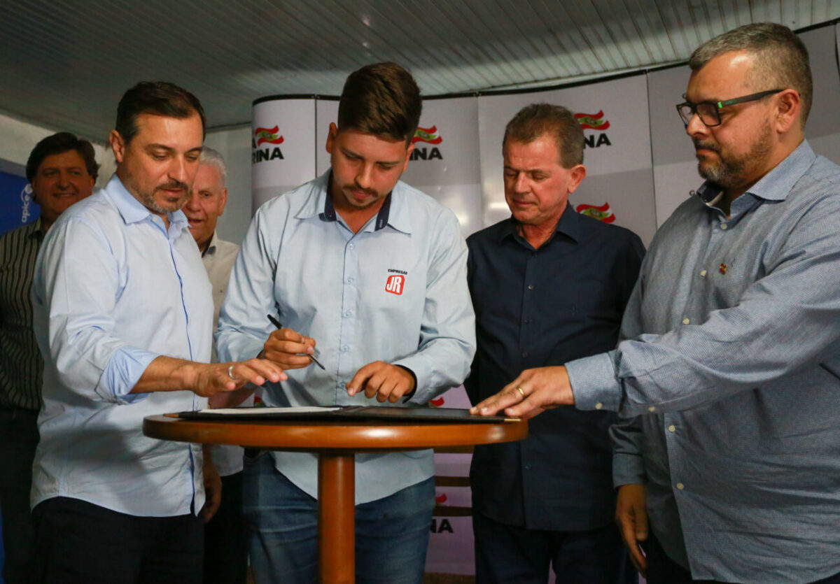 Nova Veneza: governador assina ordem de serviço para pavimentação de mais um trecho da SC-443 14 Nova Veneza: governador assina ordem de serviço para pavimentação de mais um trecho da SC-443