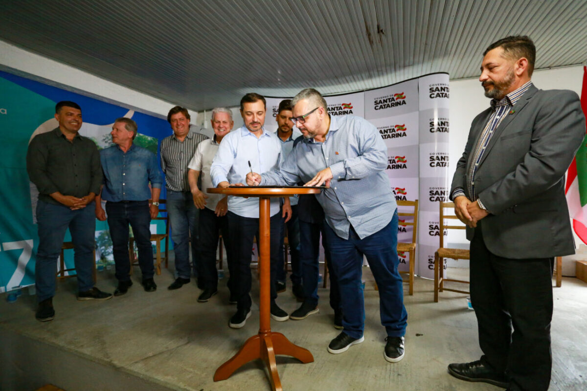 Nova Veneza: governador assina ordem de serviço para pavimentação de mais um trecho da SC-443 1 Nova Veneza: governador assina ordem de serviço para pavimentação de mais um trecho da SC-443