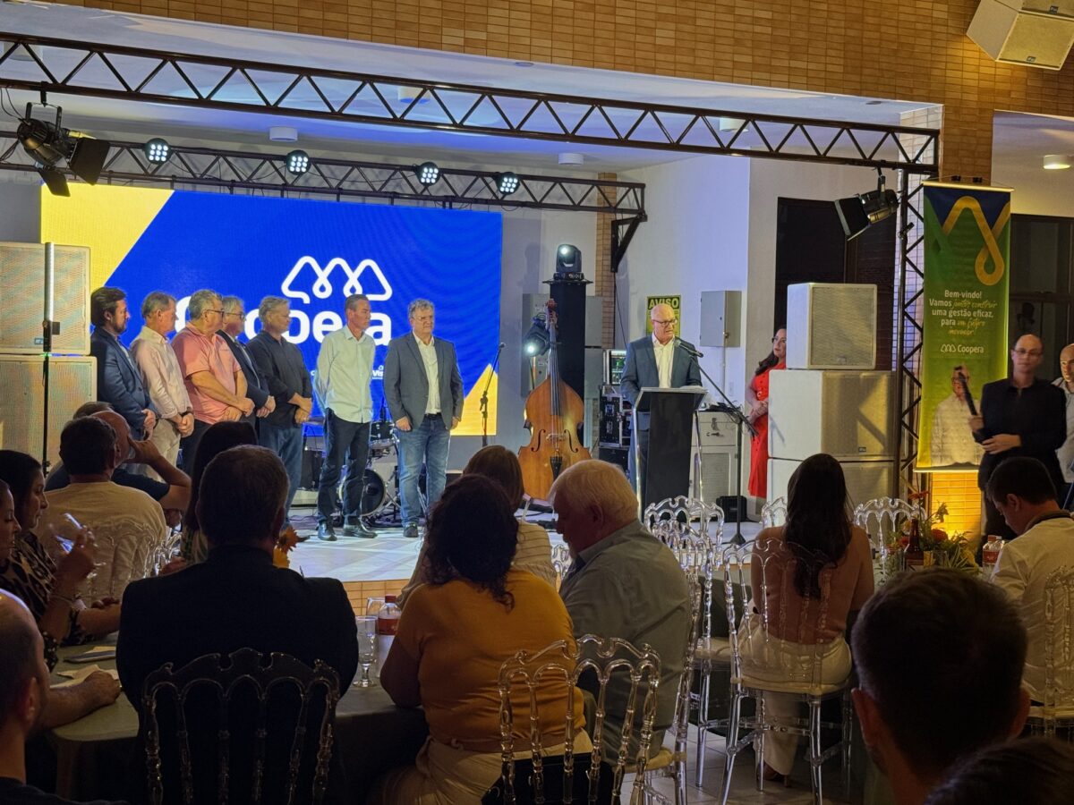 Novo Presidente Rogério Feller assume comando da Coopera em Forquilhinha 3 Novo Presidente Rogério Feller assume comando da Coopera em Forquilhinha