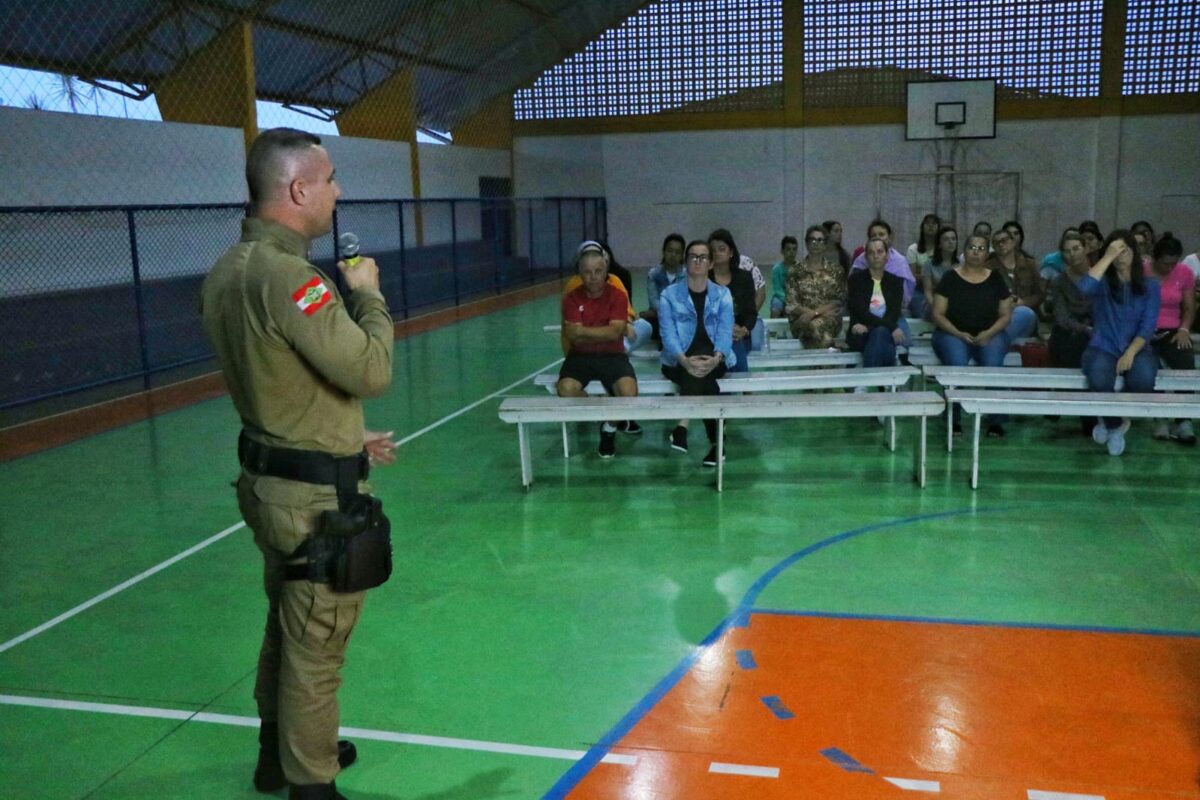 Todos os professores das redes estadual e municipal receberão a capacitação 1 Todos os professores das redes estadual e municipal receberão a capacitação