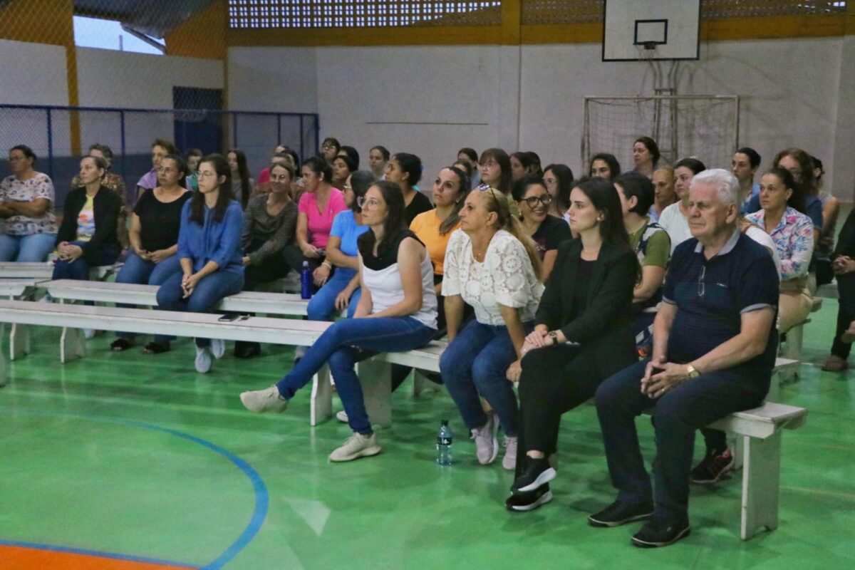 Todos os professores das redes estadual e municipal receberão a capacitação 2 Todos os professores das redes estadual e municipal receberão a capacitação