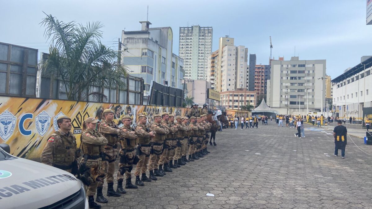 Dois são detidos pela PM em confusão após o jogo entre Criciúma e Sampaio Corrêa 1 Dois são detidos pela PM em confusão após o jogo entre Criciúma e Sampaio Corrêa