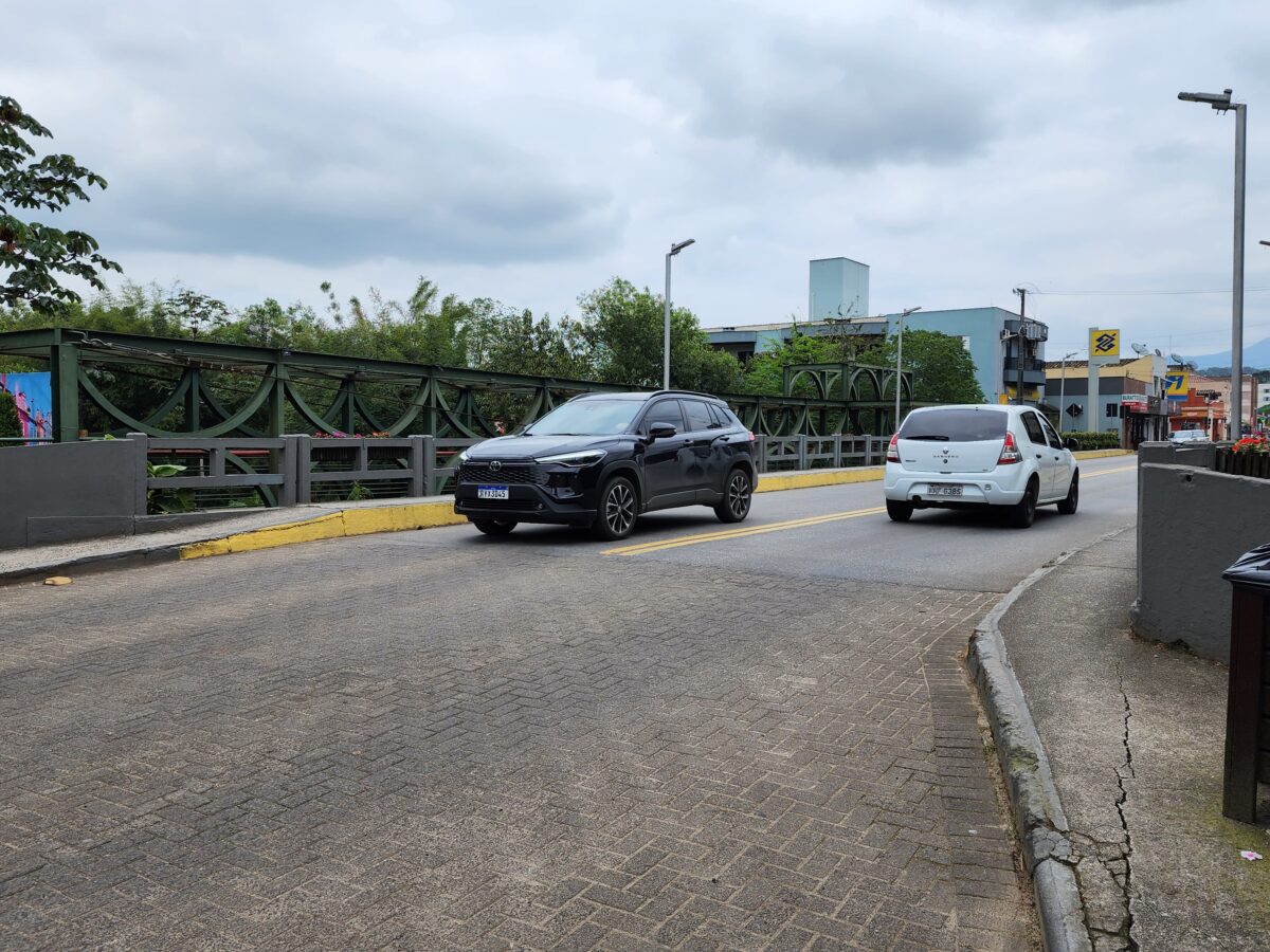 Vereadora Bete Bortolotto solicita ampliação de guarda-corpo em ponte central de Nova Veneza