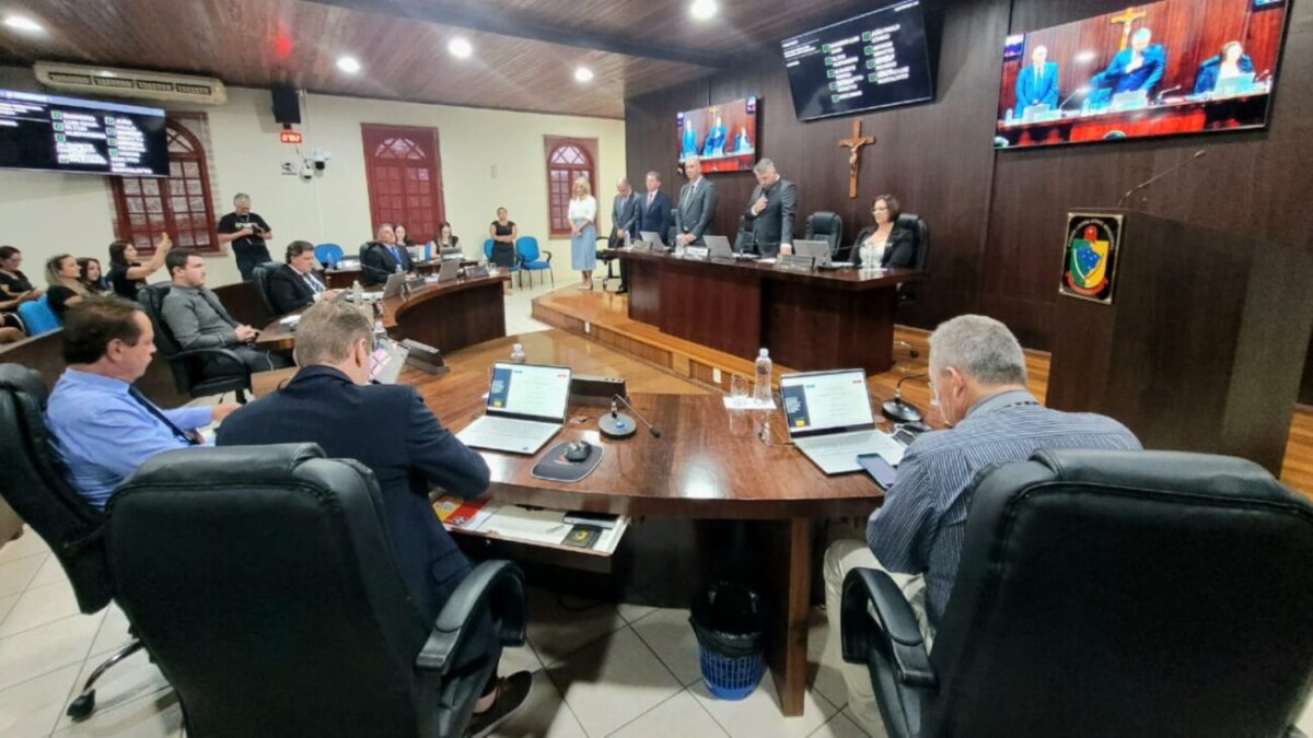 <strong>Câmara de Vereadores de Nova Veneza inicia ano legislativo com troca de presidente</strong> 1 <strong>Câmara de Vereadores de Nova Veneza inicia ano legislativo com troca de presidente</strong>