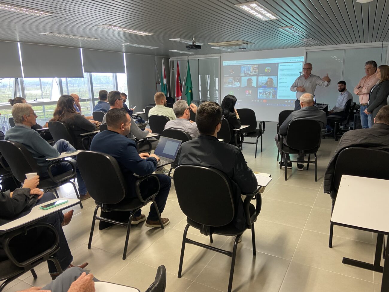 Ensino profissional chega à Nova Veneza por meio do SENAI Móvel 4 Ensino profissional chega à Nova Veneza por meio do SENAI Móvel