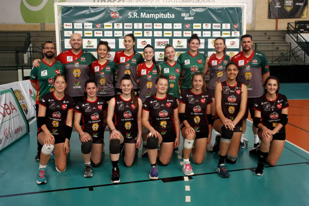 Atletas americanas treinam com a equipe de Voleibol feminino Mampituba/Unesc/Radar/FME