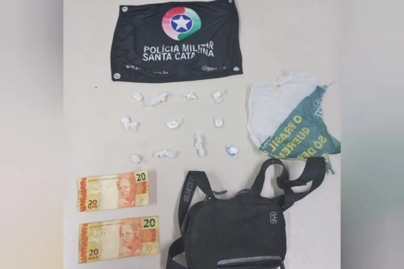 Jovem é detido pela PM com 11 petecas de cocaína