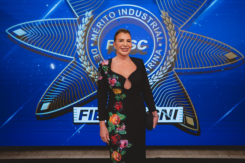 Vera Olivo recebe a Ordem do Mérito Industrial da FIESC 1 Vera Olivo recebe a Ordem do Mérito Industrial da FIESC