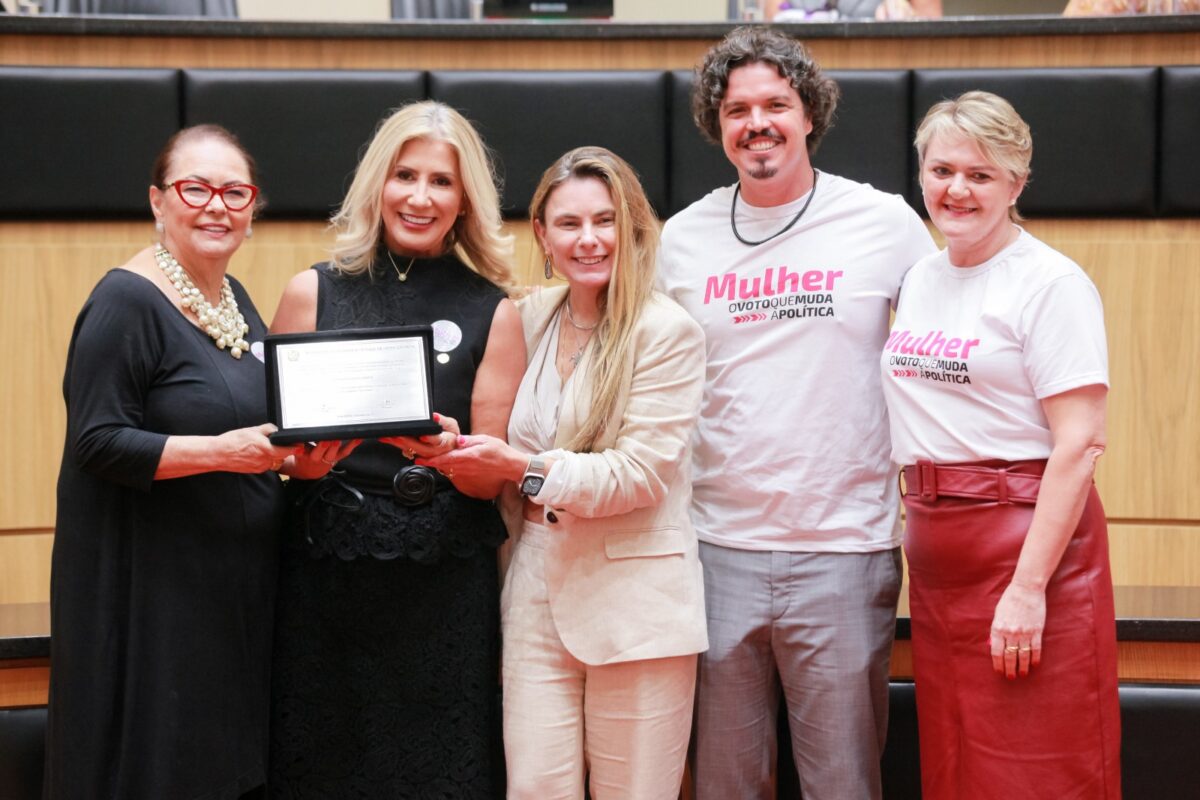 Sessão da Alesc homenageia Luciane Bisognin Ceretta entre mulheres de papel transformador em Santa Catarina 4 Sessão da Alesc homenageia Luciane Bisognin Ceretta entre mulheres de papel transformador em Santa Catarina