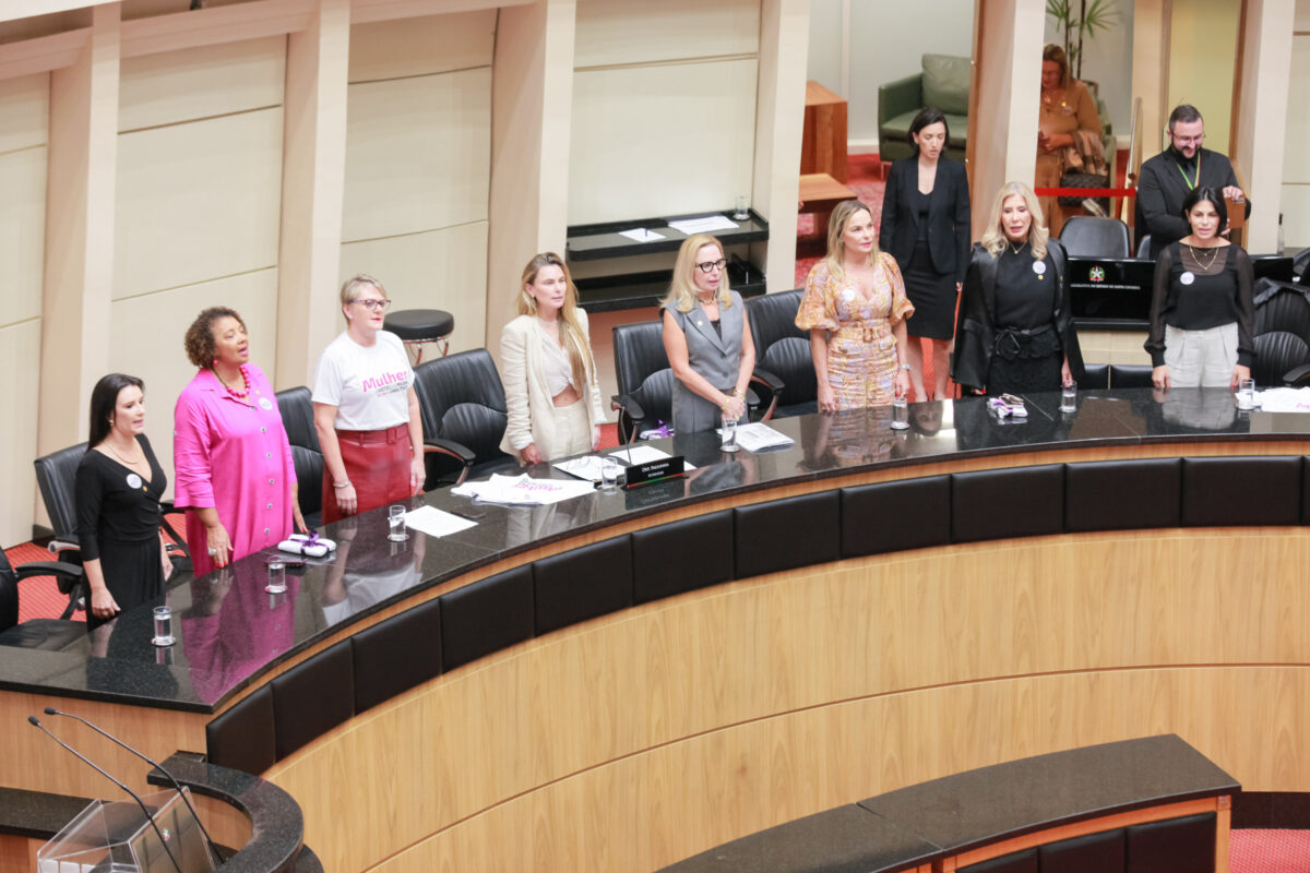 Sessão da Alesc homenageia Luciane Bisognin Ceretta entre mulheres de papel transformador em Santa Catarina 2 Sessão da Alesc homenageia Luciane Bisognin Ceretta entre mulheres de papel transformador em Santa Catarina