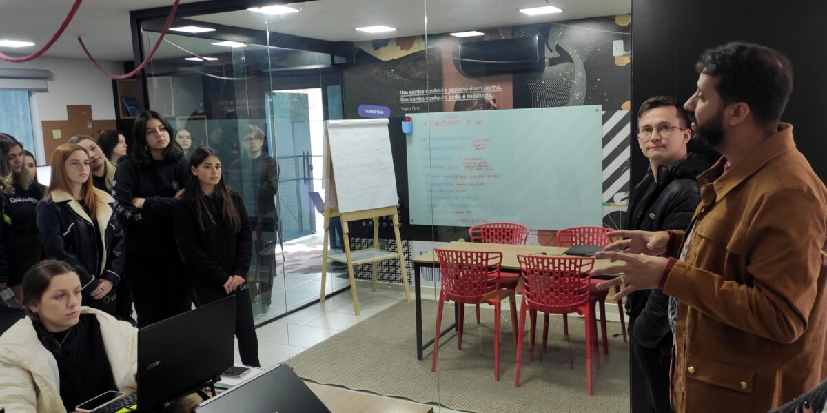 Rotina de agências de comunicação é vivenciado por alunos da Satc 3 Rotina de agências de comunicação é vivenciado por alunos da Satc