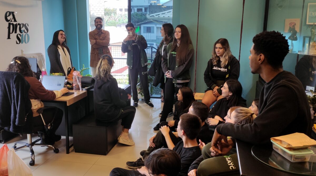 Rotina de agências de comunicação é vivenciado por alunos da Satc 2 Rotina de agências de comunicação é vivenciado por alunos da Satc