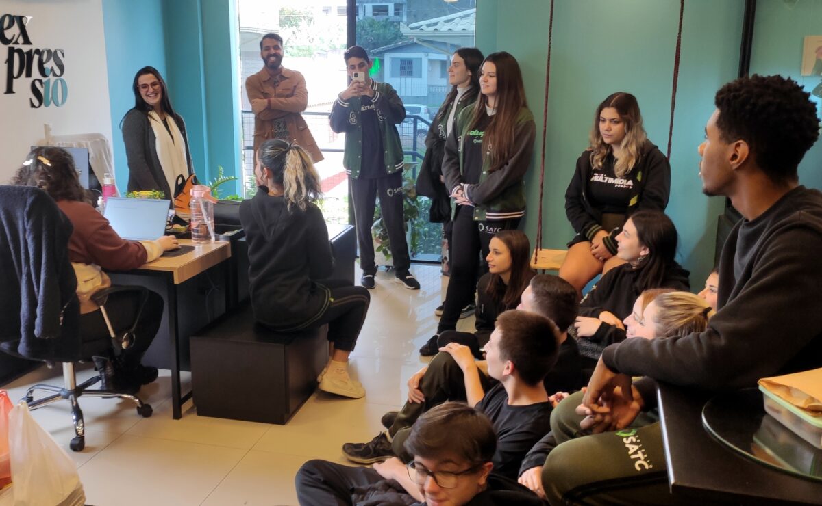 Rotina de agências de comunicação é vivenciado por alunos da Satc 4 Rotina de agências de comunicação é vivenciado por alunos da Satc