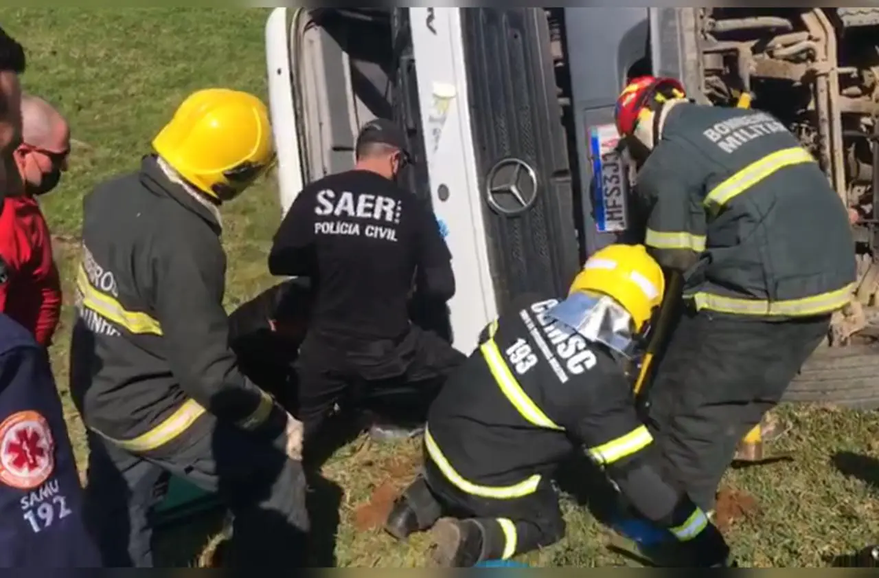 Motorista de caminhão perde a vida em acidente na Linha da Boit