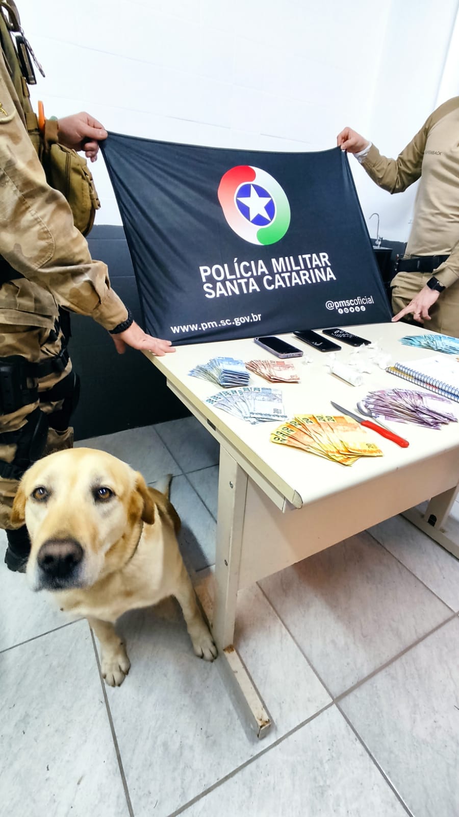 PM flagra comércio de cocaína em bar de Nova Veneza 2 PM flagra comércio de cocaína em bar de Nova Veneza