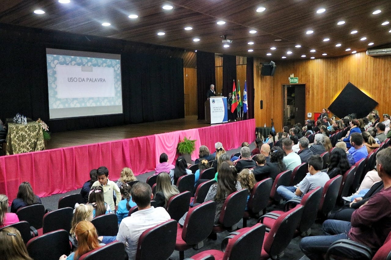 Secretaria de Educação promove curadoria de arte 1 Secretaria de Educação promove curadoria de arte