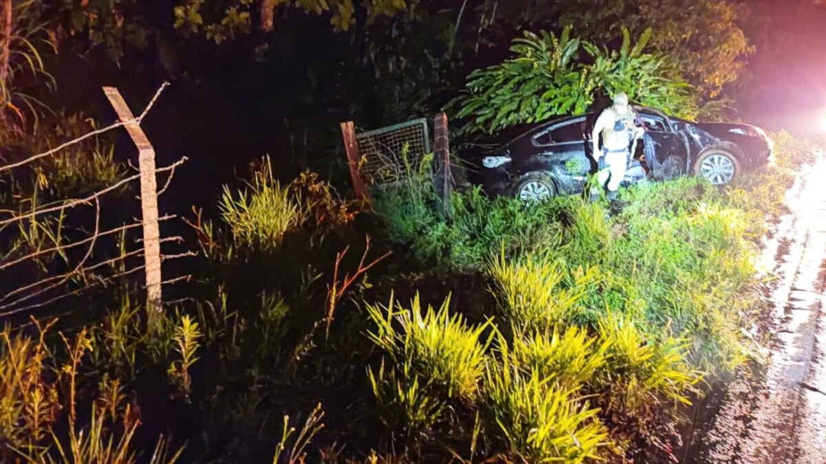 Trânsito: mais um veículo sai da pista na Lírio Rosso em Nova Veneza 1 Trânsito: mais um veículo sai da pista na Lírio Rosso em Nova Veneza
