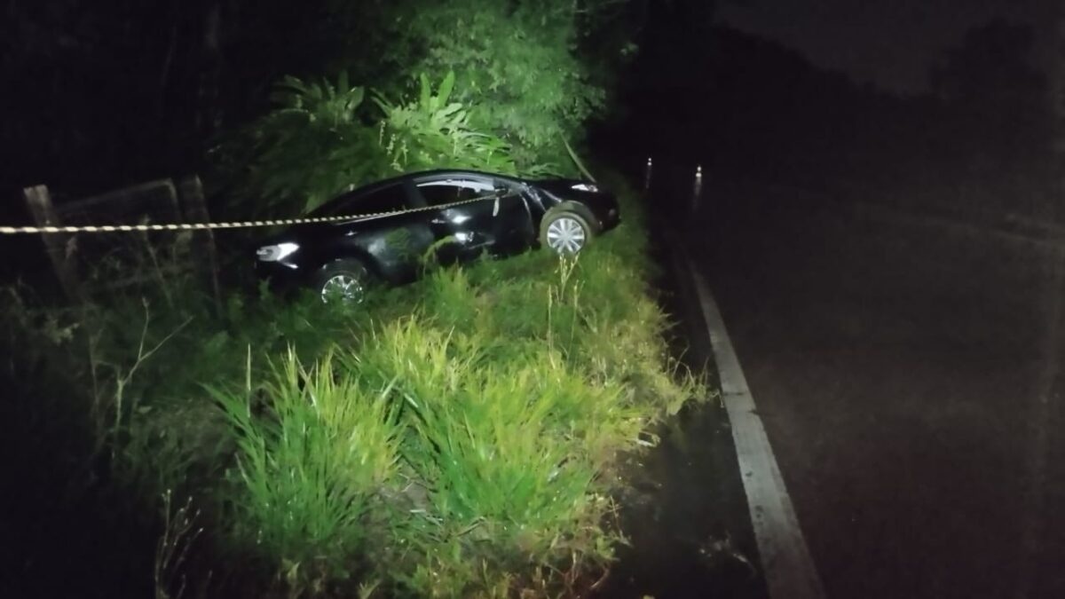 Trânsito: mais um veículo sai da pista na Lírio Rosso em Nova Veneza 3 Trânsito: mais um veículo sai da pista na Lírio Rosso em Nova Veneza