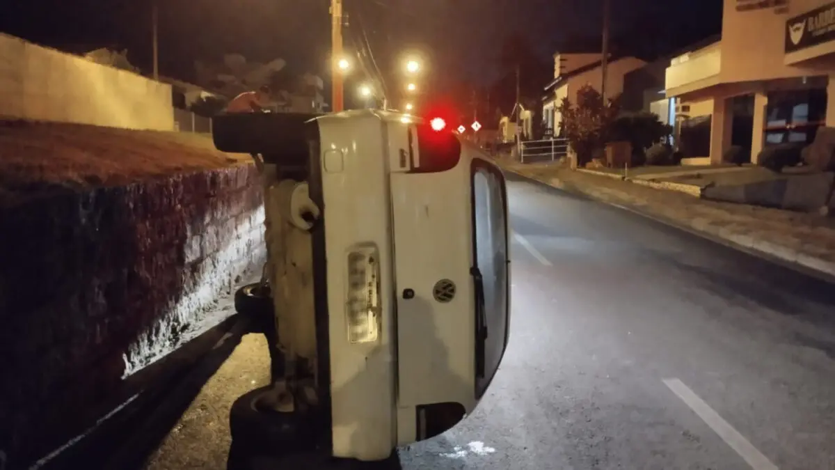 Após acidente de trânsito homem é detido por desacato em Nova Veneza