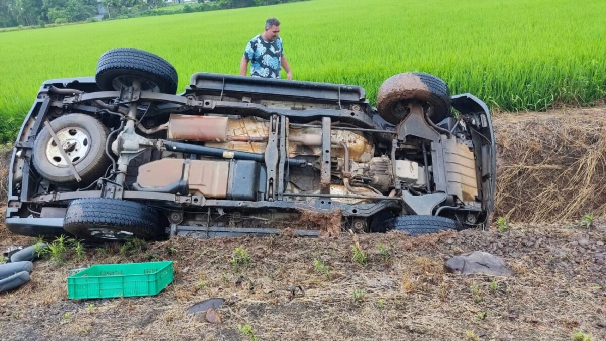 Condutora sai ilesa depois de caminhonete capotar em Nova Veneza 2 Condutora sai ilesa depois de caminhonete capotar em Nova Veneza