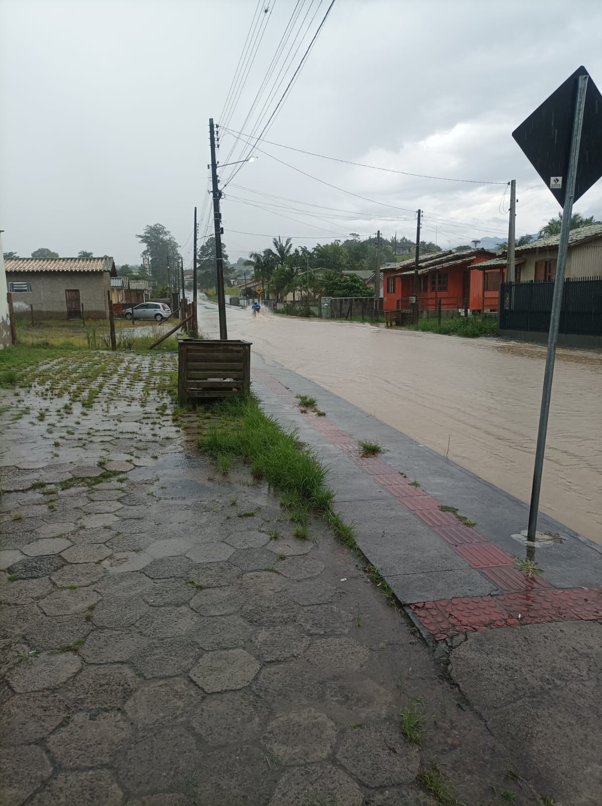 Alagamentos: moradores e comerciantes sofrem com o problema em diferentes pontos de Nova Veneza 5 Alagamentos: moradores e comerciantes sofrem com o problema em diferentes pontos de Nova Veneza