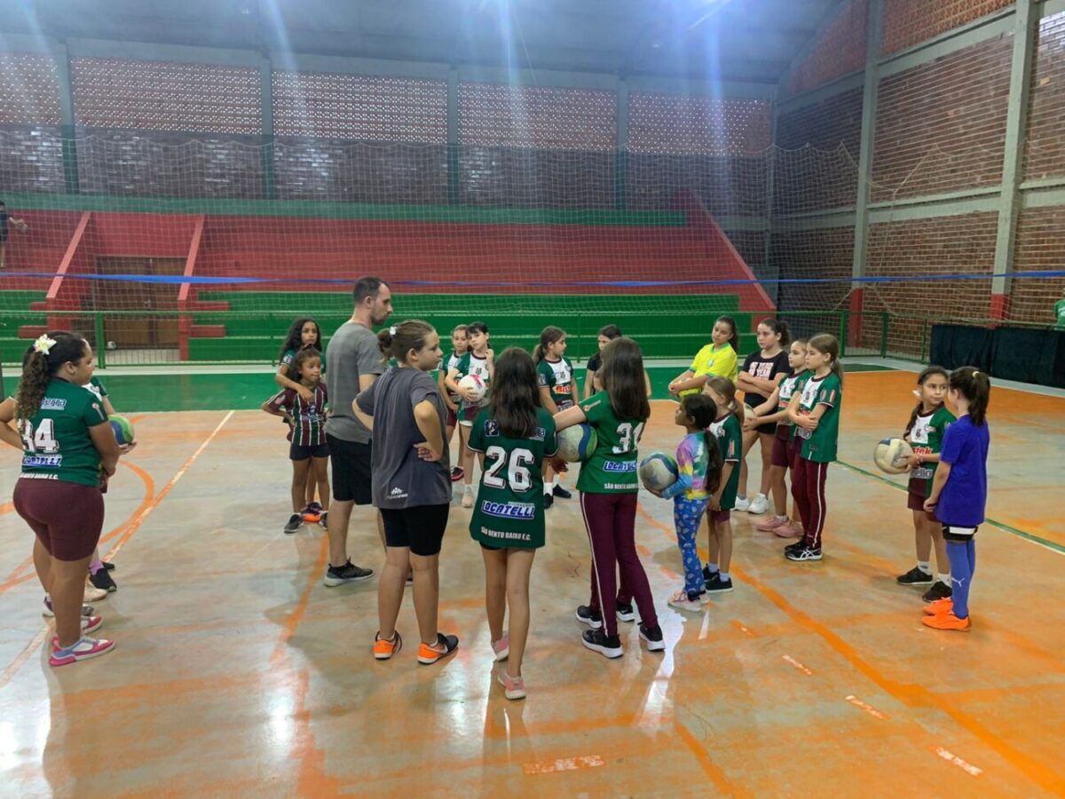 São Bento Baixo Esporte Clube reinicia as escolinhas de futsal e voleibol