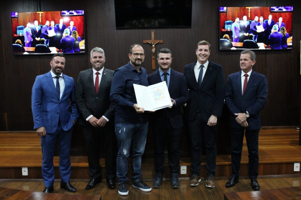 Sessão solene celebra os 20 anos da Associação "Circolo Vicentino di Nova Veneza e Regione" 12 Sessão solene celebra os 20 anos da Associação "Circolo Vicentino di Nova Veneza e Regione"