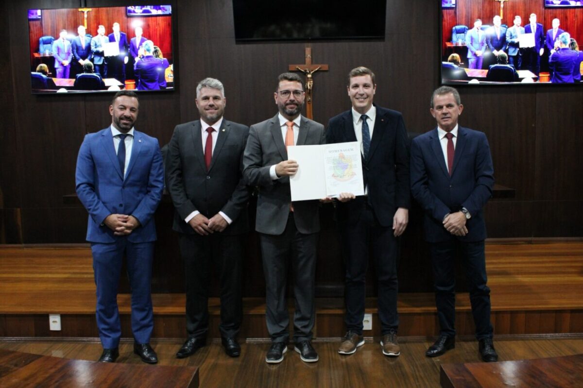 Sessão solene celebra os 20 anos da Associação "Circolo Vicentino di Nova Veneza e Regione" 4 Sessão solene celebra os 20 anos da Associação "Circolo Vicentino di Nova Veneza e Regione"