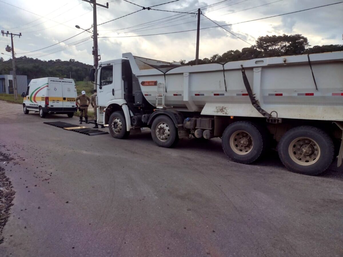 Em Nova Veneza operação “Carga Pesada” flagra caminhão com 12 toneladas acima do peso permitido 2 Em Nova Veneza operação “Carga Pesada” flagra caminhão com 12 toneladas acima do peso permitido