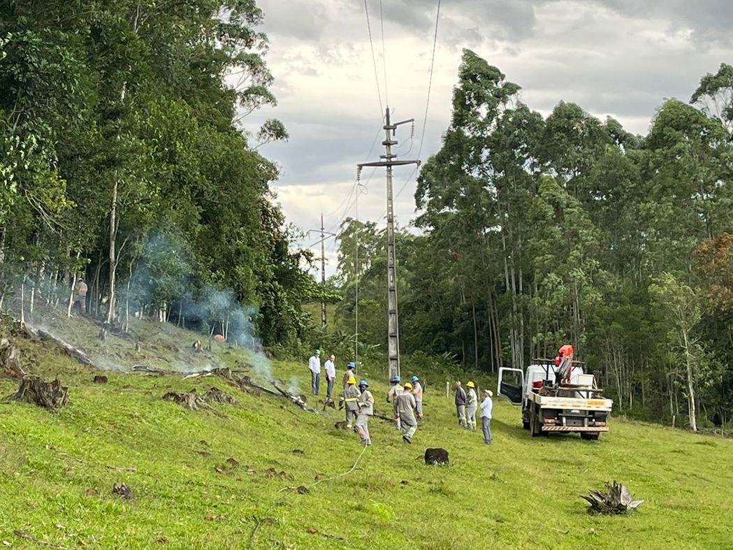 Rompimento em rede da Coopera causa interrupção no fornecimento de energia no Caravaggio 1 Rompimento em rede da Coopera causa interrupção no fornecimento de energia no Caravaggio