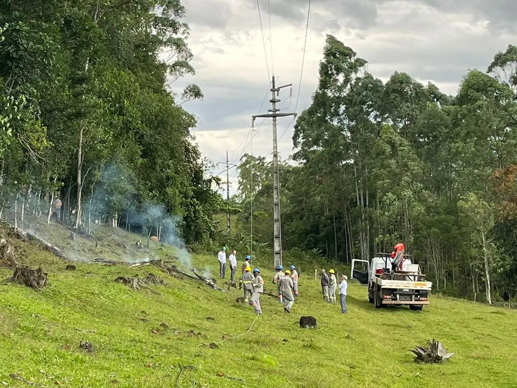 Rompimento em rede da Coopera causa interrupção no fornecimento de energia no Caravaggio