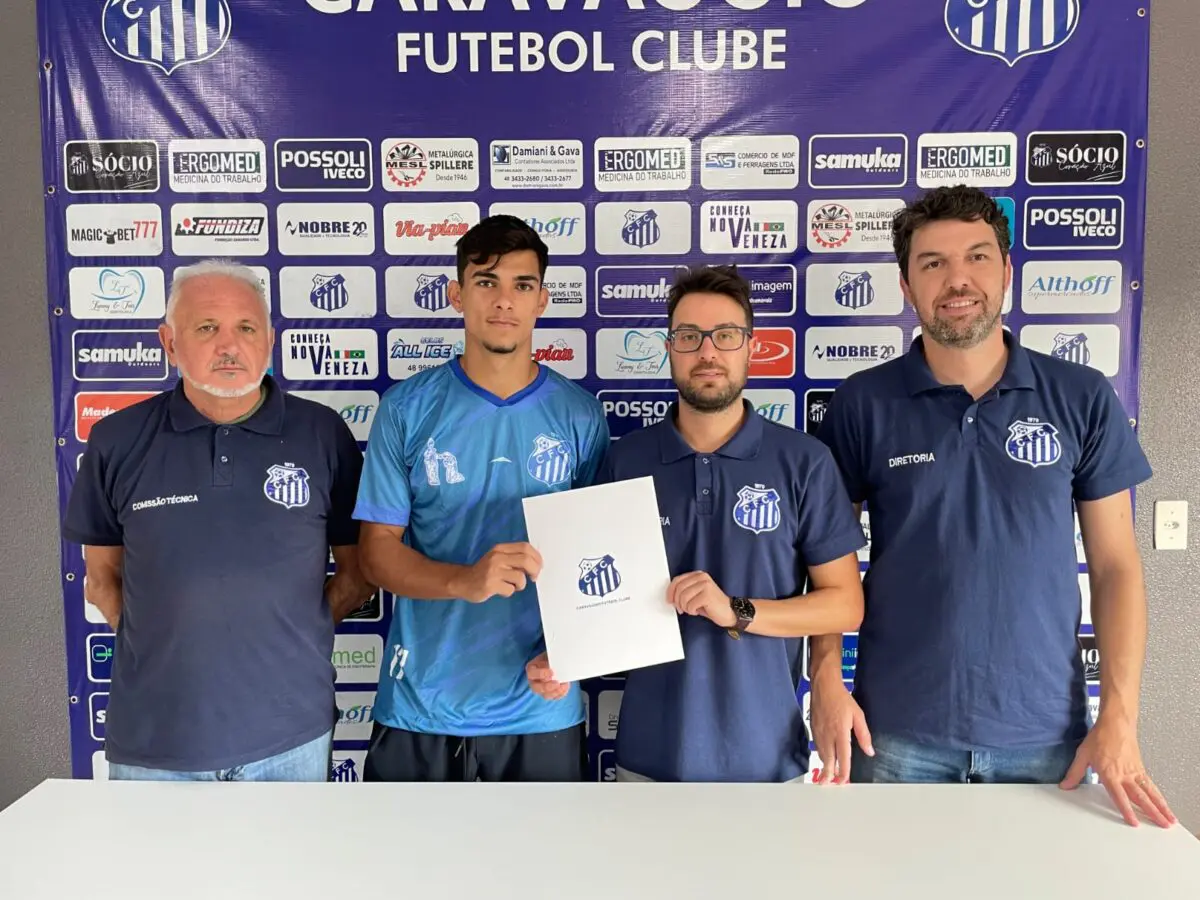 Caravaggio assina contrato profissional com Elyson