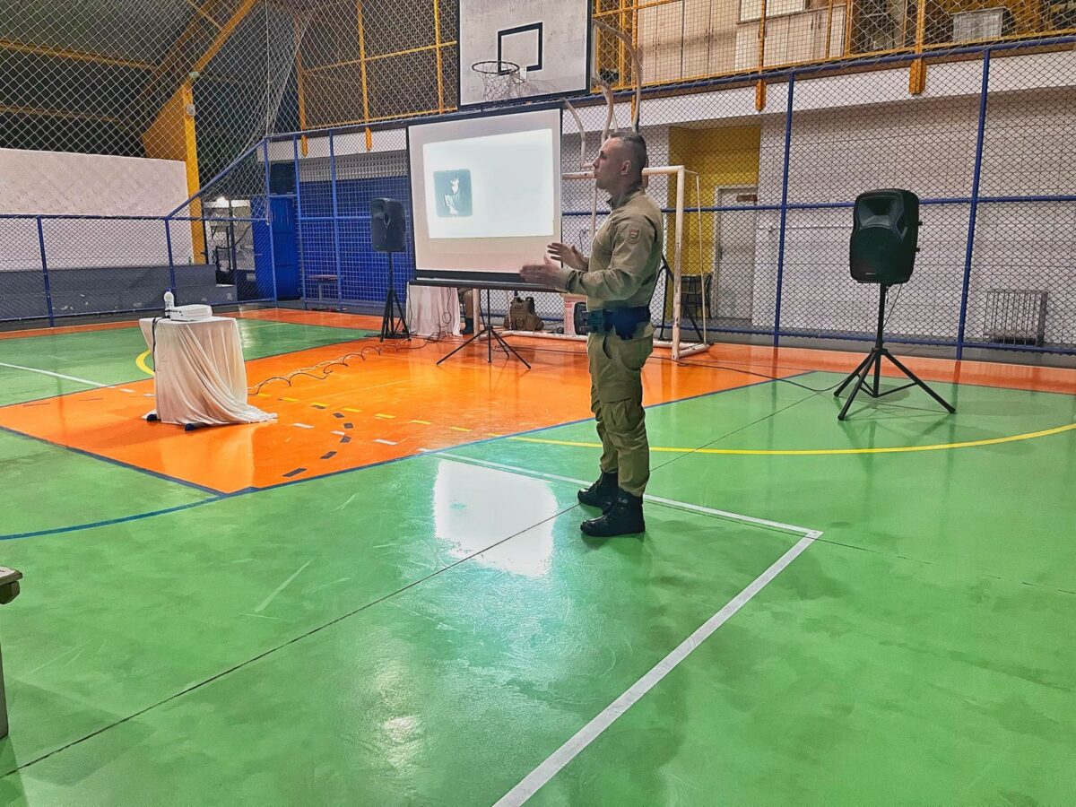 Todos os professores das redes estadual e municipal receberão a capacitação 4 Todos os professores das redes estadual e municipal receberão a capacitação
