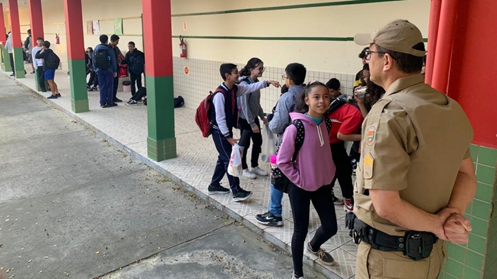Escola Segura: unidades estaduais começam a receber segurança de policiais da reserva 1 Escola Segura: unidades estaduais começam a receber segurança de policiais da reserva