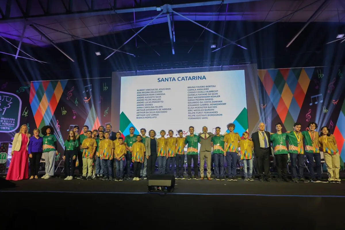SC é destaque na cerimônia da Olimpíada Brasileira de Matemática com 92 estudantes catarinenses premiados
