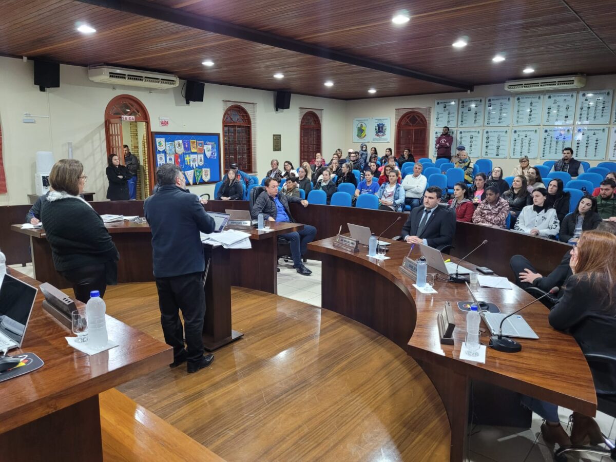 Auxiliares de sala de Nova Veneza lutam por seus direitos em meio a novo edital de contratação 2 Auxiliares de sala de Nova Veneza lutam por seus direitos em meio a novo edital de contratação
