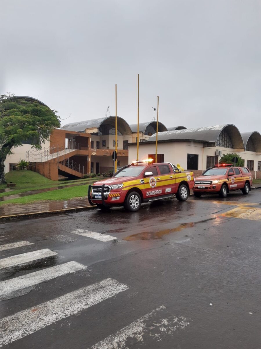 CBMSC realiza reunião com Defesa Civil para alinhar estratégias de atendimento em caso de ocorrências relacionadas às chuvas 2 CBMSC realiza reunião com Defesa Civil para alinhar estratégias de atendimento em caso de ocorrências relacionadas às chuvas