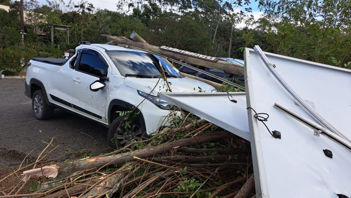 Ventania causa transtornos e prejuízos em Nova Veneza 8 Ventania causa transtornos e prejuízos em Nova Veneza