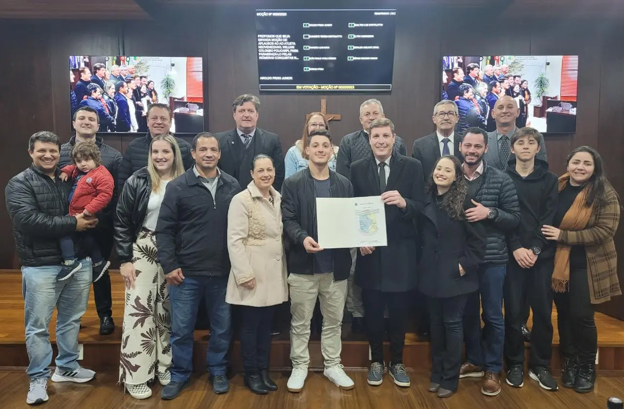 Câmara de Vereadores homenageia atleta de jiu-jítsu Willian Colombo Policarpi