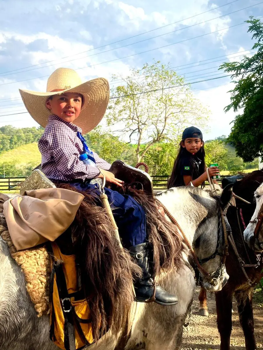 Tropeiros de Urubici descem a serra pelo Caminho dos Tropeiros até Nova Veneza