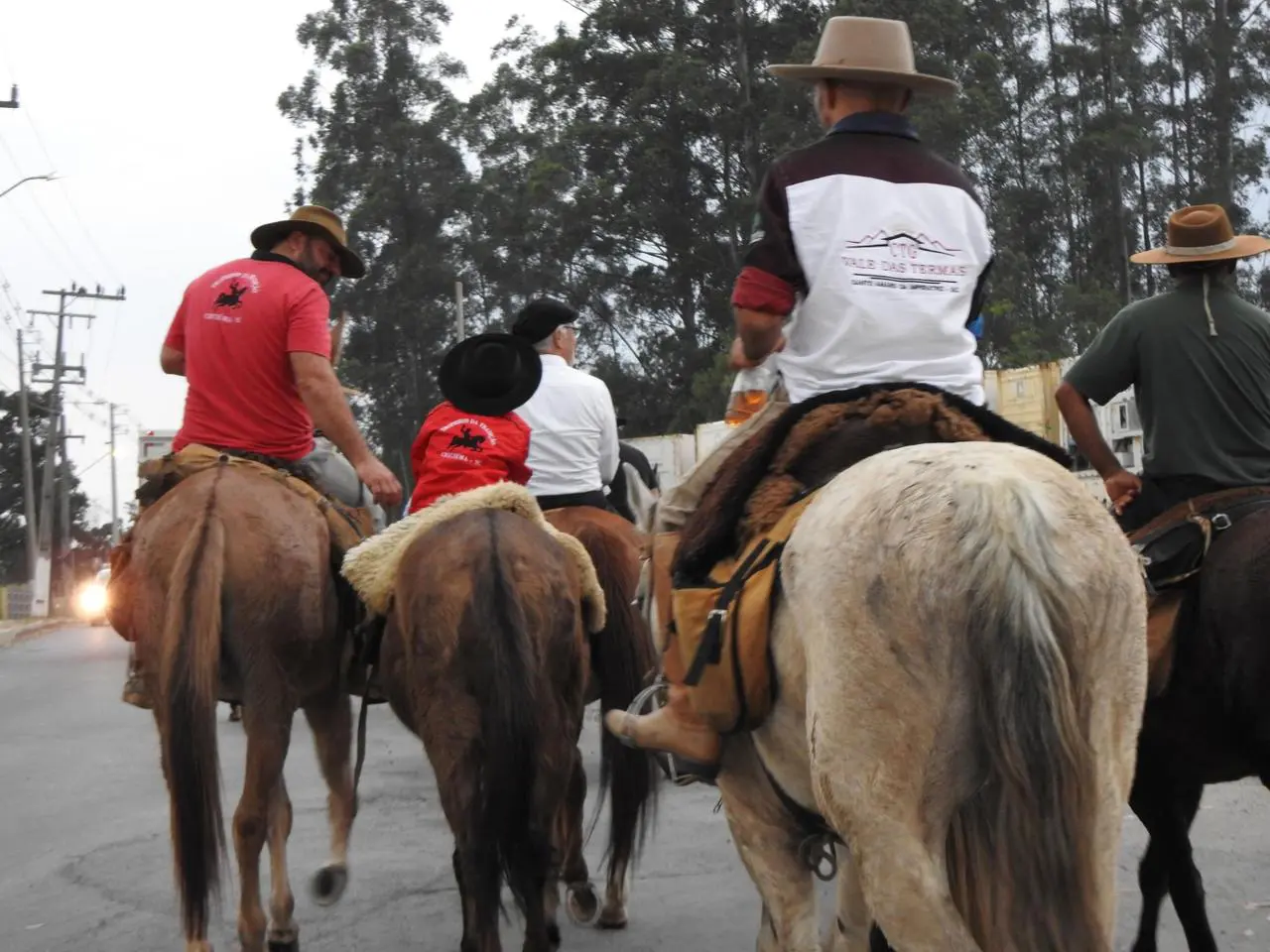 Tropeiros de Urubici descem a serra pelo Caminho dos Tropeiros até Nova Veneza