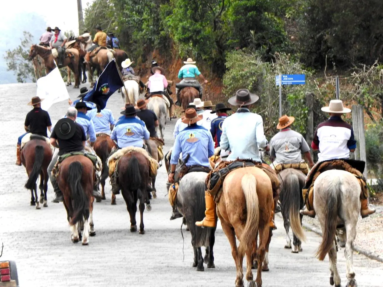 Tropeiros de Urubici descem a serra pelo Caminho dos Tropeiros até Nova Veneza