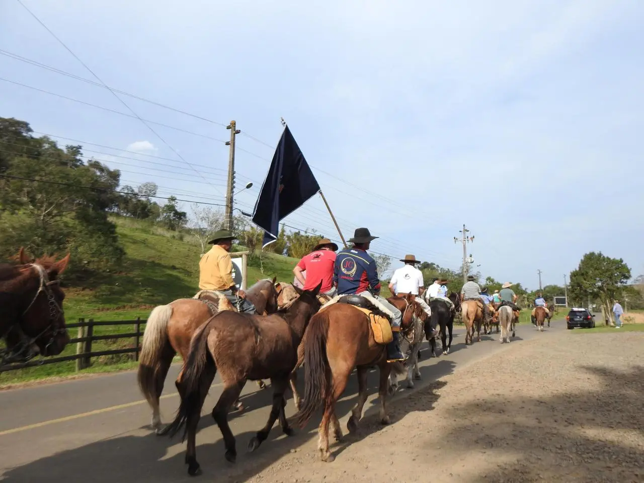 Tropeiros de Urubici descem a serra pelo Caminho dos Tropeiros até Nova Veneza