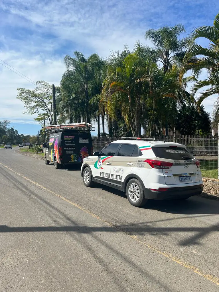 Em Nova Veneza, homem é preso pela PM dirigindo veículo furtado em Turvo