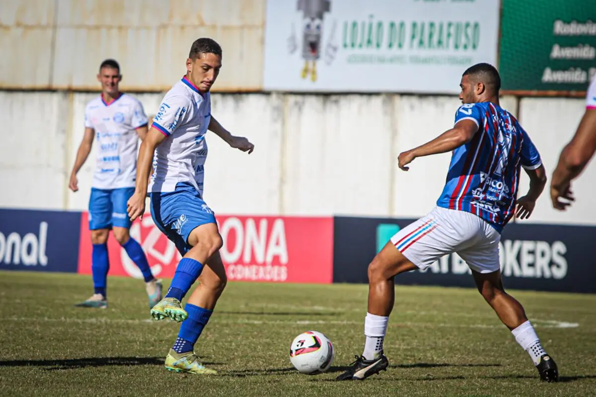 Ruan e Hudson assinam contrato profissional com o Caravaggio