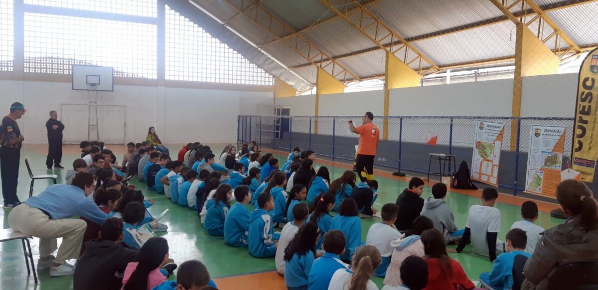 COrESC introduz esporte de orientação em Escola de Nova Veneza 2 COrESC introduz esporte de orientação em Escola de Nova Veneza