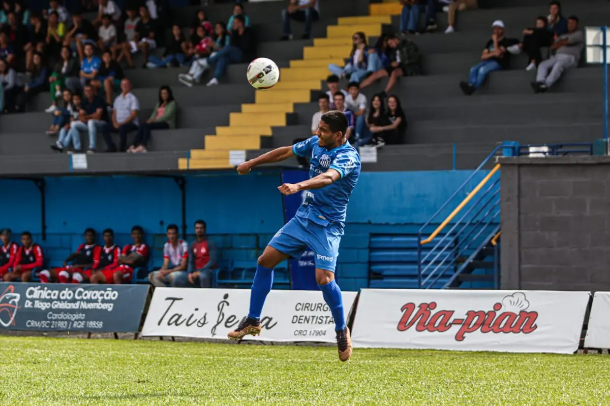 Caravaggio empata com o Hercílio Luz no Estádio da Montanha