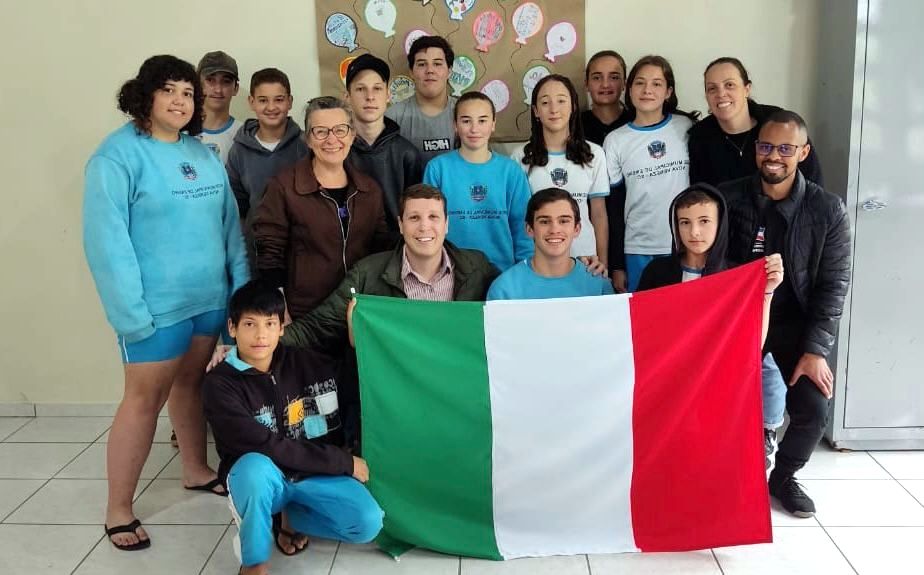 Aroldo Frigo Junior comemora a chegada da Semana da Língua Italiana às escolas municipais de Nova Veneza 3 Aroldo Frigo Junior comemora a chegada da Semana da Língua Italiana às escolas municipais de Nova Veneza